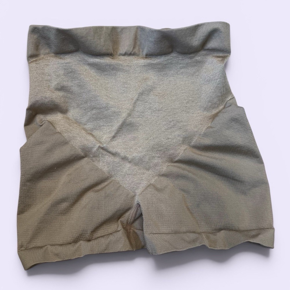 Under Where? Women's Nude Shapewear Shorts Size Large Seamless High Waist